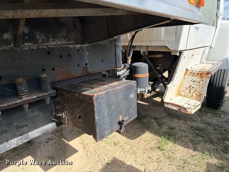image for item FK0226 1991 Ford LT8000 tank truck