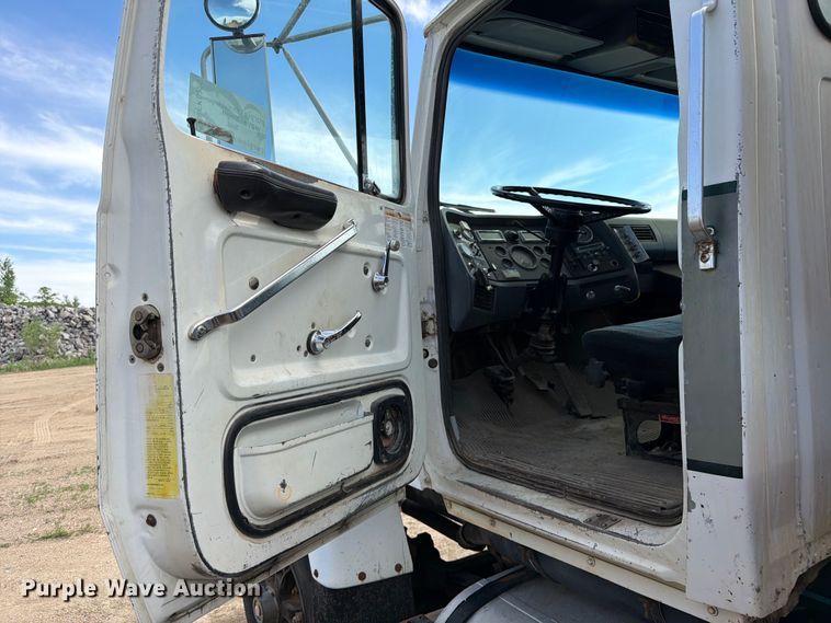 image for item FK0226 1991 Ford LT8000 tank truck