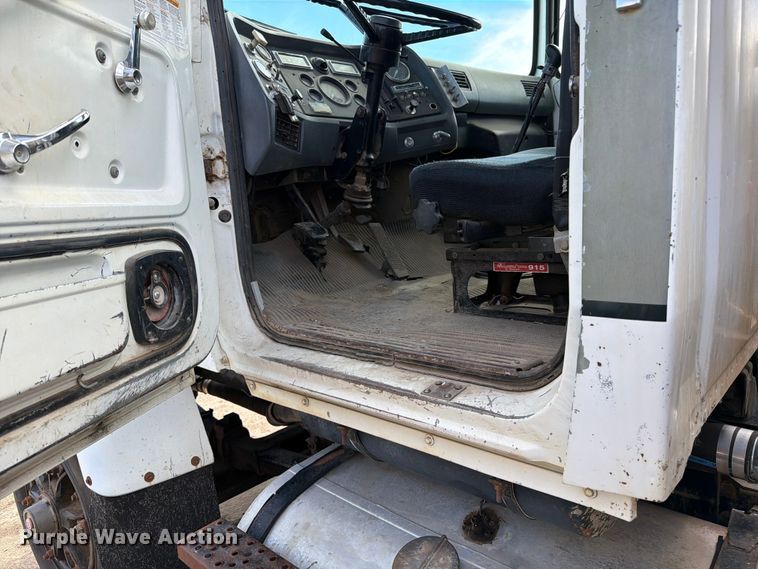 image for item FK0226 1991 Ford LT8000 tank truck