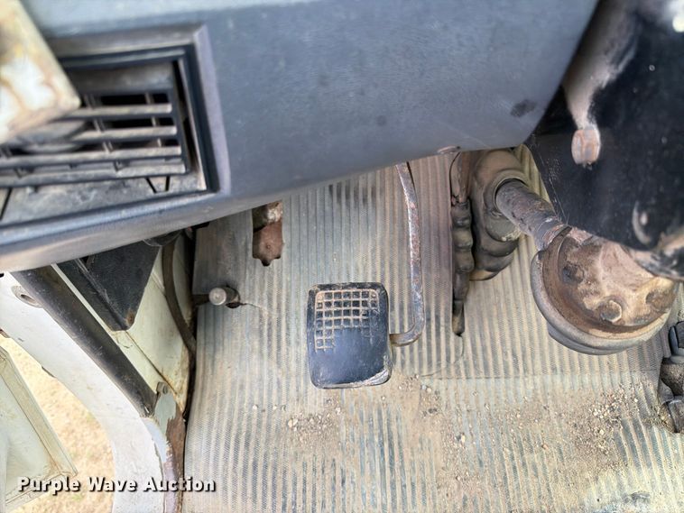 image for item FK0226 1991 Ford LT8000 tank truck