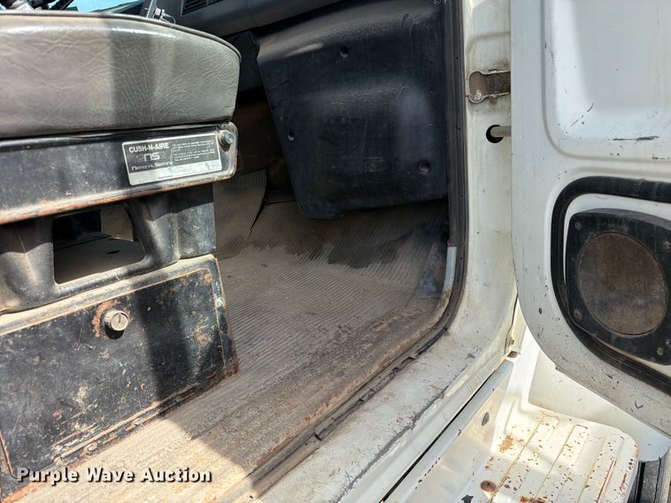 image for item FK0226 1991 Ford LT8000 tank truck