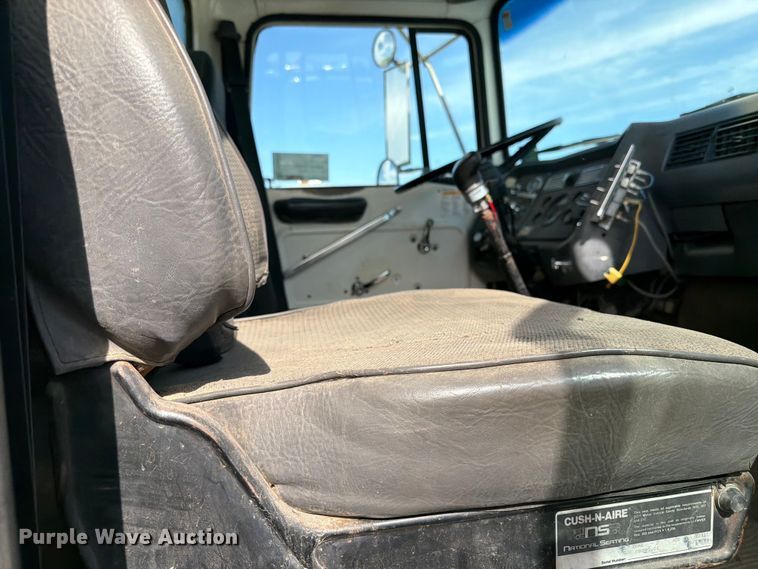 image for item FK0226 1991 Ford LT8000 tank truck