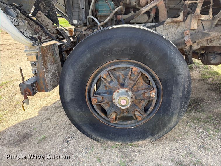 image for item FK0226 1991 Ford LT8000 tank truck