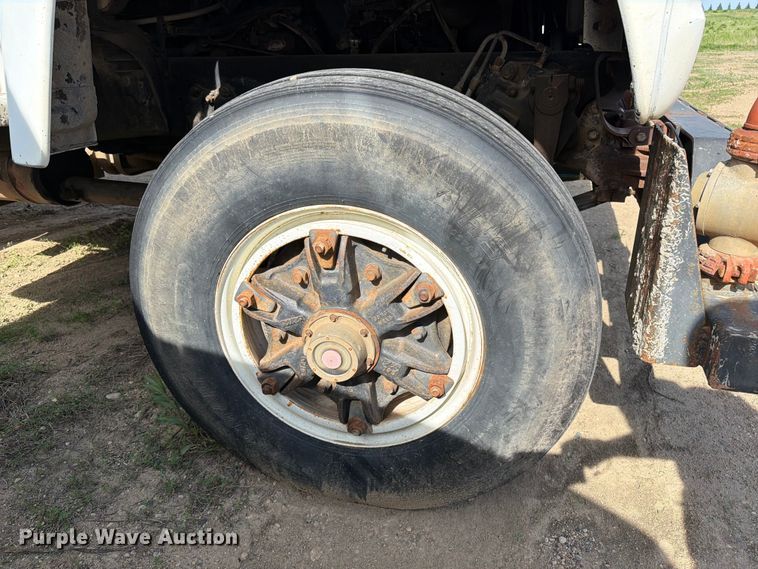 image for item FK0226 1991 Ford LT8000 tank truck