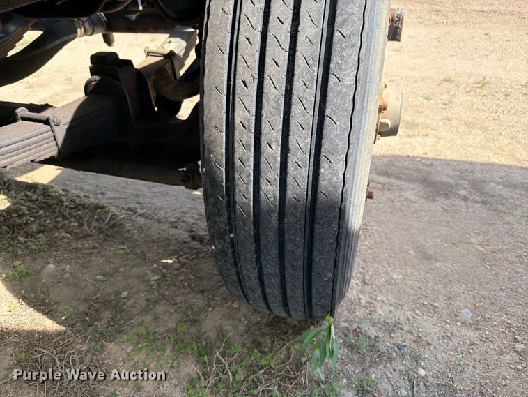 image for item FK0226 1991 Ford LT8000 tank truck