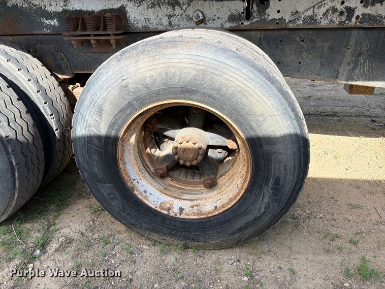 image for item FK0226 1991 Ford LT8000 tank truck