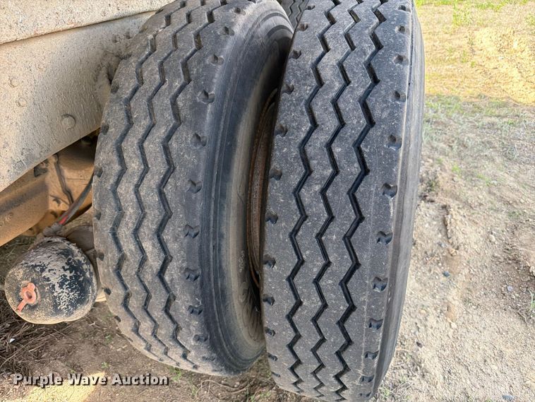 image for item FK0226 1991 Ford LT8000 tank truck