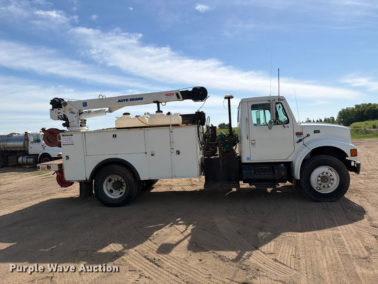 image for item FK0229 1998 International 4700 utility / service truck