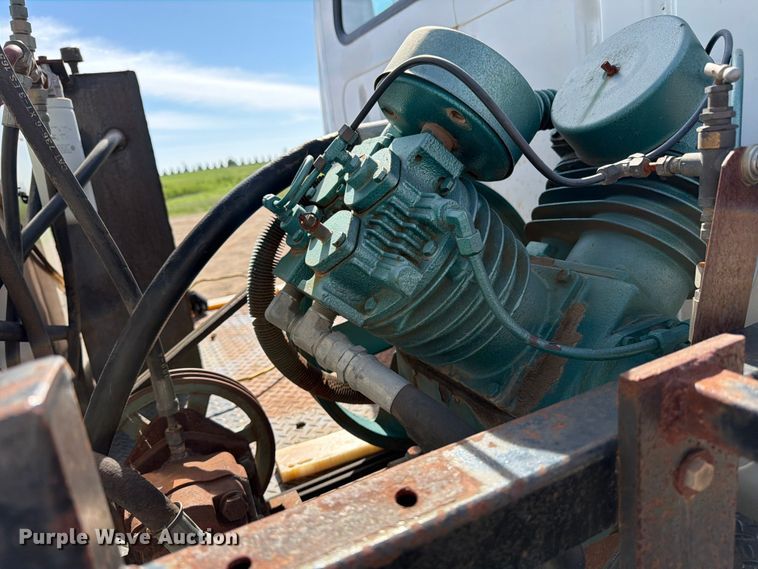 image for item FK0229 1998 International 4700 utility / service truck