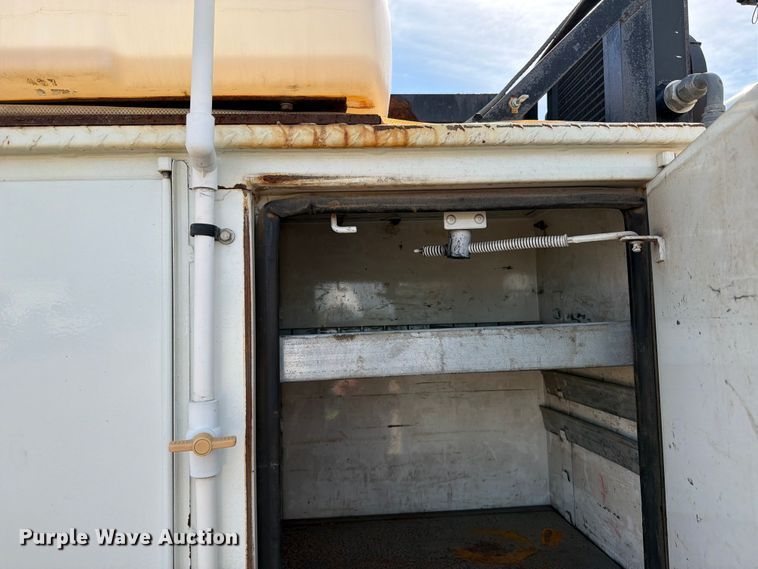 image for item FK0229 1998 International 4700 utility / service truck