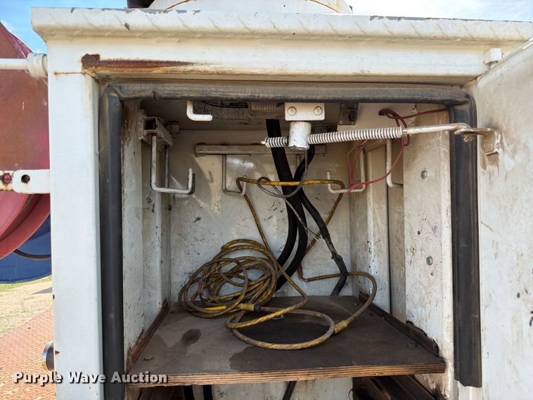 image for item FK0229 1998 International 4700 utility / service truck