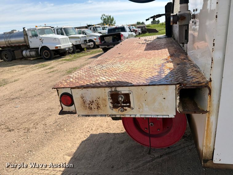 image for item FK0229 1998 International 4700 utility / service truck