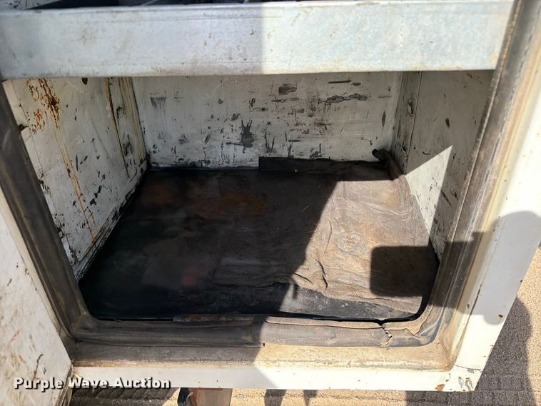 image for item FK0229 1998 International 4700 utility / service truck
