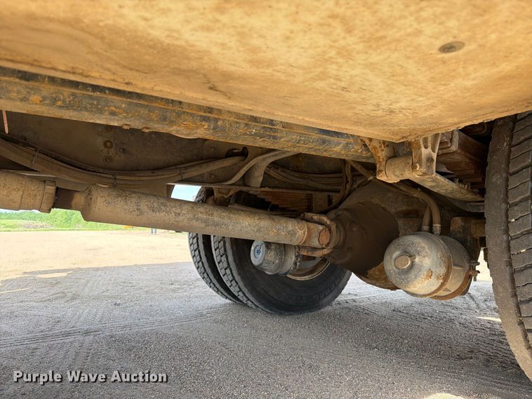 image for item FK0229 1998 International 4700 utility / service truck