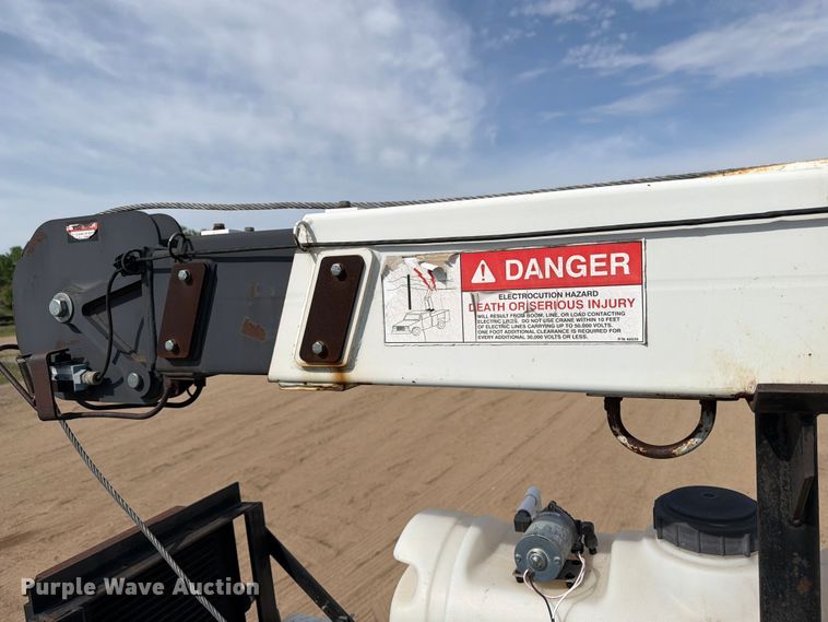 image for item FK0229 1998 International 4700 utility / service truck