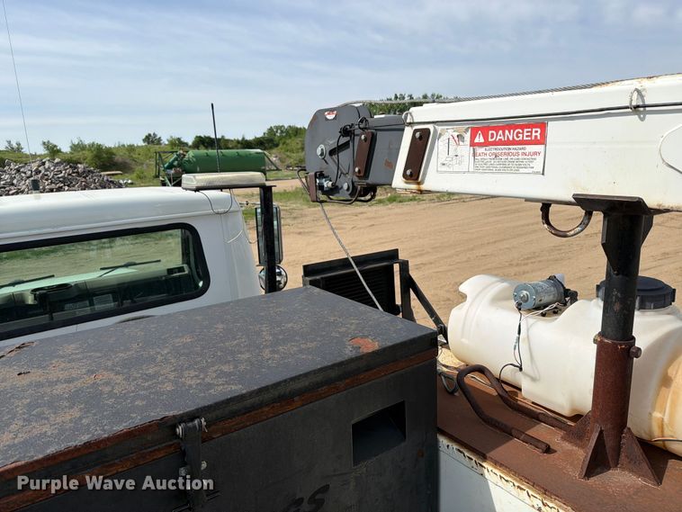 image for item FK0229 1998 International 4700 utility / service truck