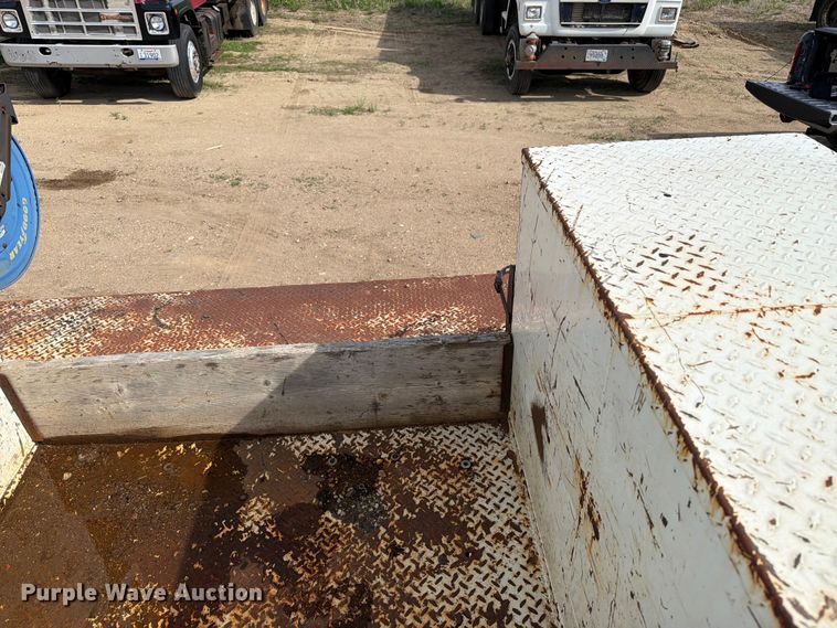image for item FK0229 1998 International 4700 utility / service truck