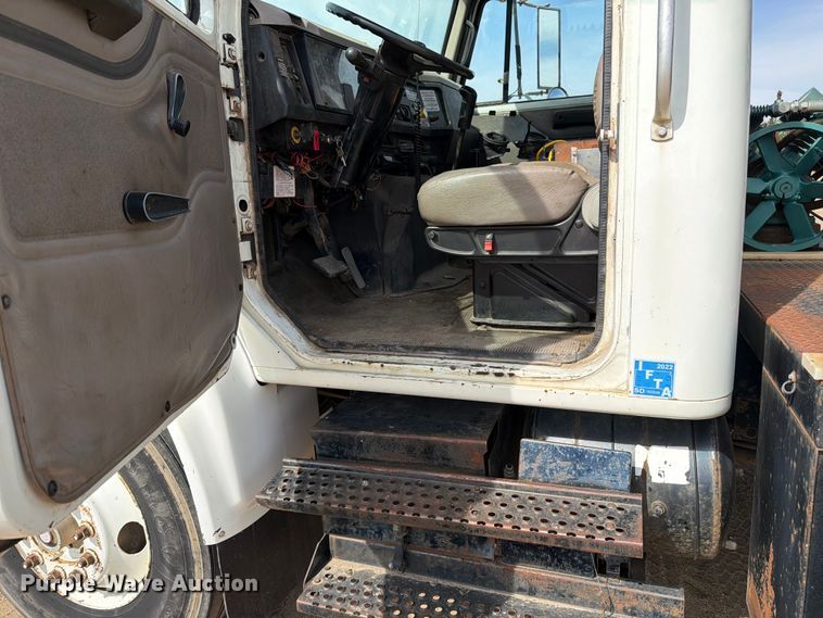 image for item FK0229 1998 International 4700 utility / service truck