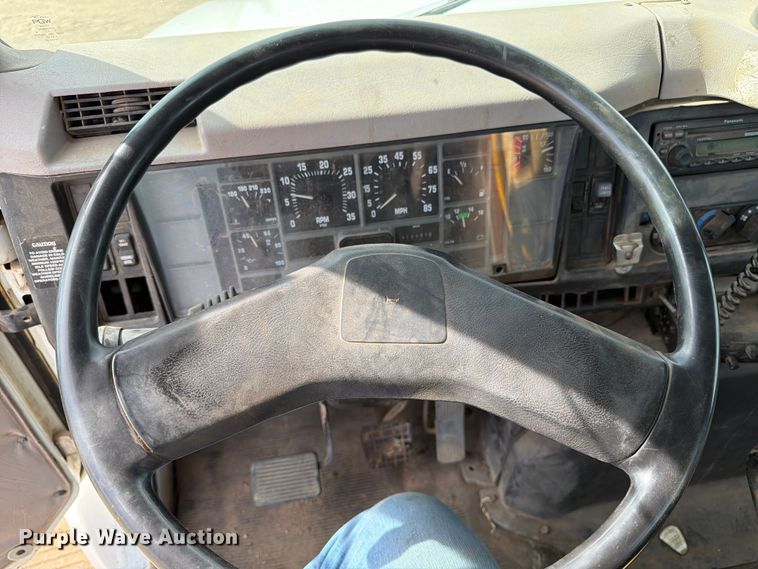 image for item FK0229 1998 International 4700 utility / service truck
