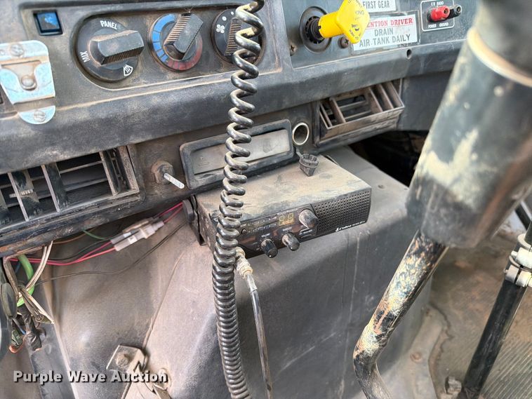 image for item FK0229 1998 International 4700 utility / service truck