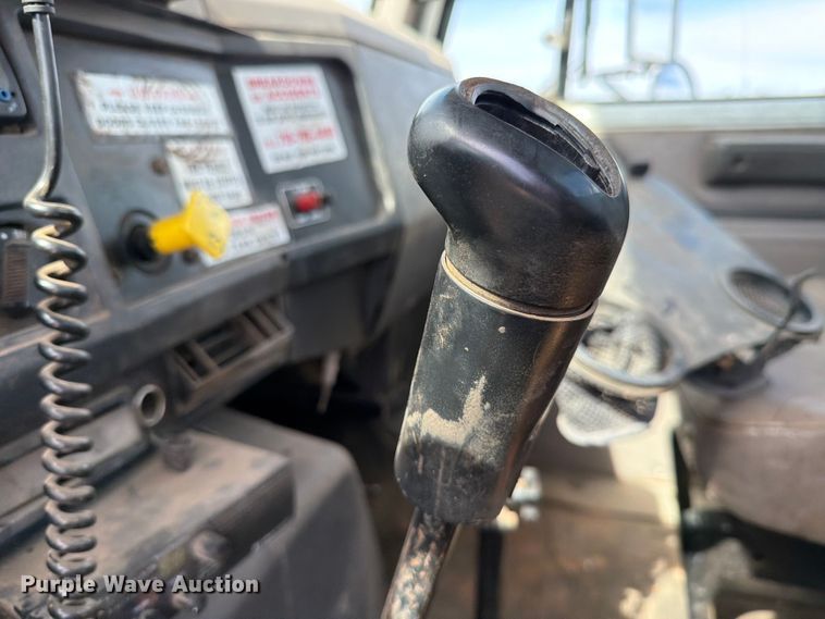 image for item FK0229 1998 International 4700 utility / service truck