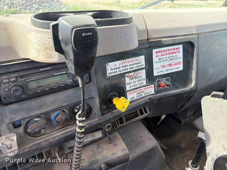 image for item FK0229 1998 International 4700 utility / service truck