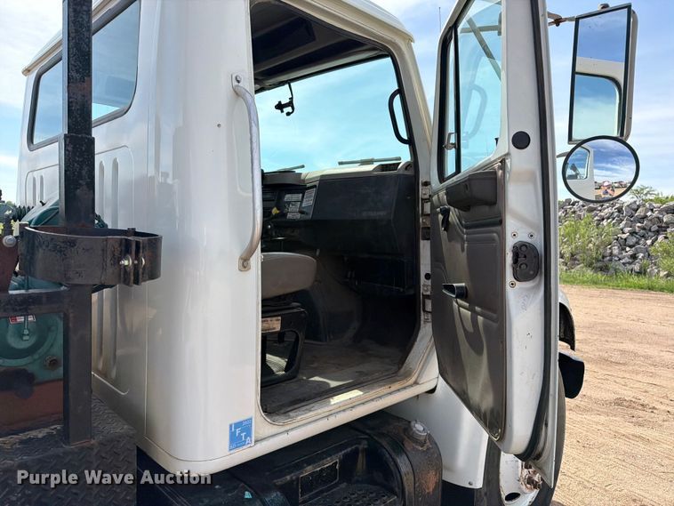 image for item FK0229 1998 International 4700 utility / service truck