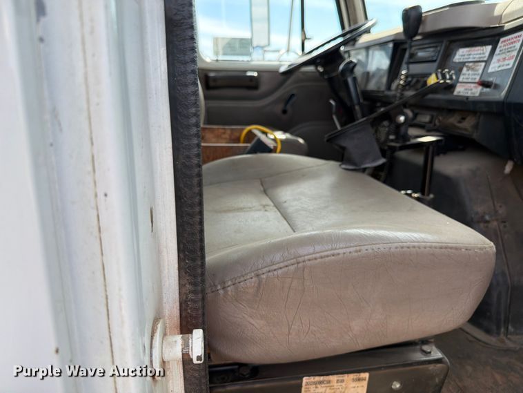 image for item FK0229 1998 International 4700 utility / service truck