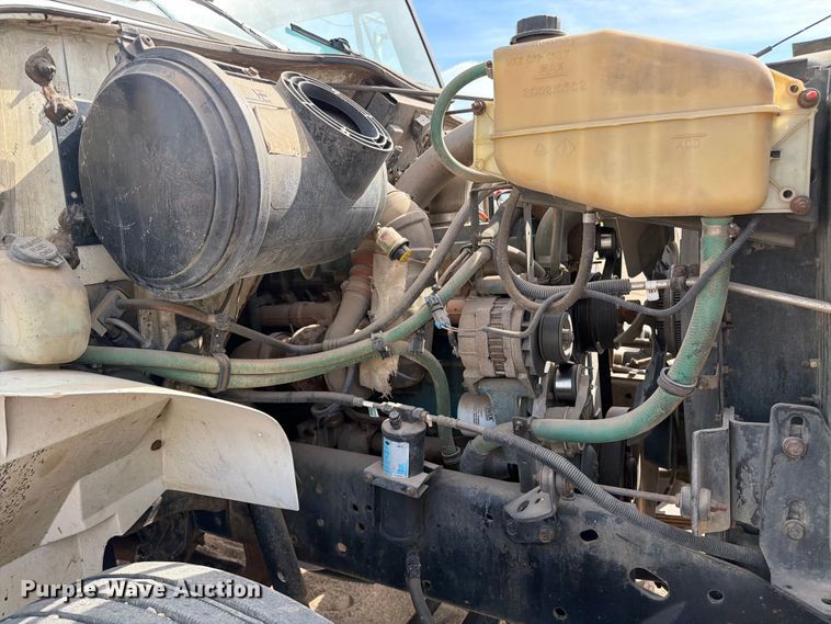 image for item FK0229 1998 International 4700 utility / service truck