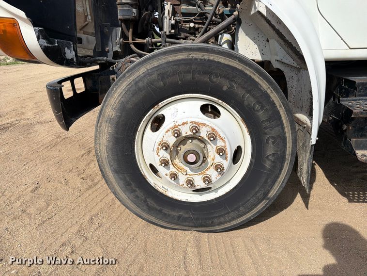 image for item FK0229 1998 International 4700 utility / service truck