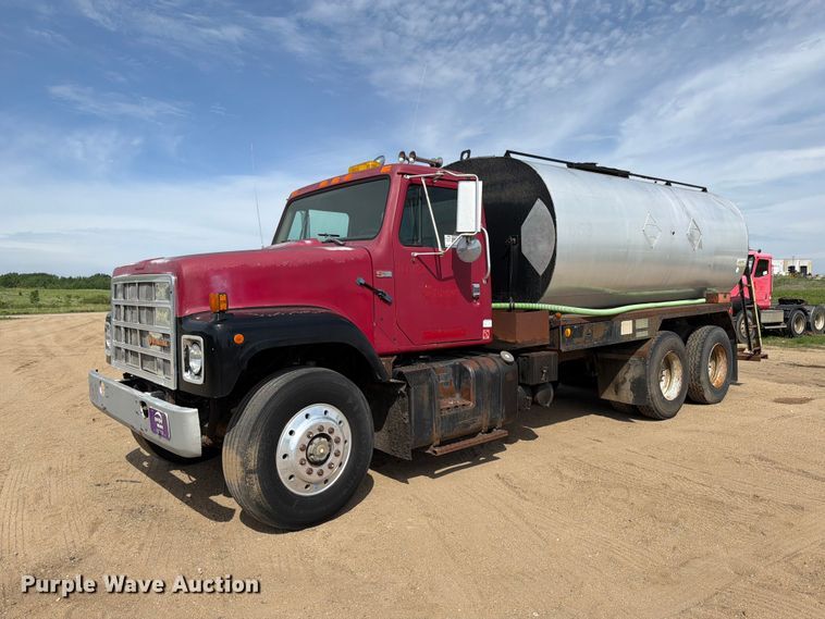 image for item FK0230 1984 International 2575 tank truck
