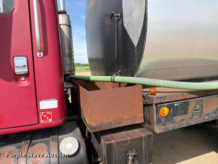 image for item FK0230 1984 International 2575 tank truck