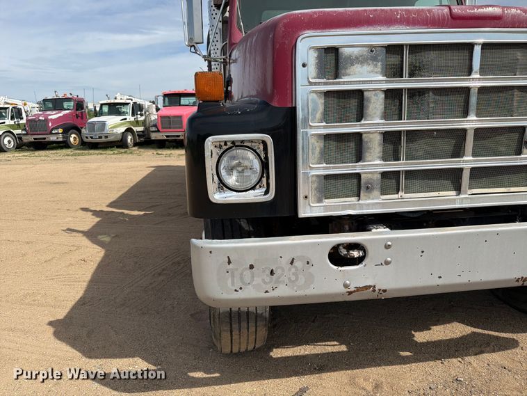 image for item FK0230 1984 International 2575 tank truck
