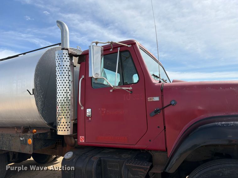 image for item FK0230 1984 International 2575 tank truck