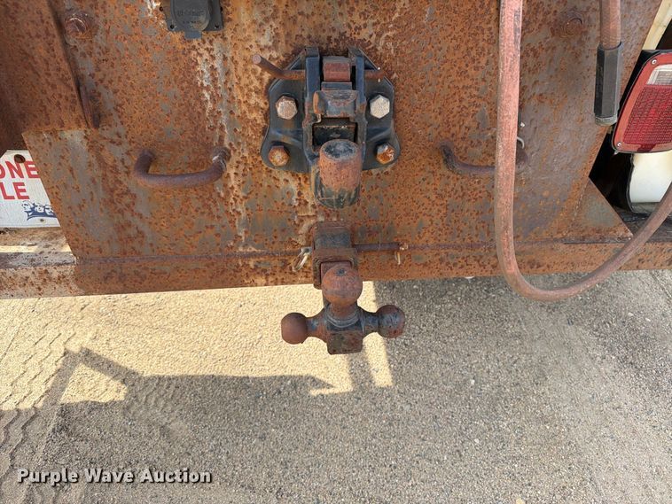 image for item FK0230 1984 International 2575 tank truck