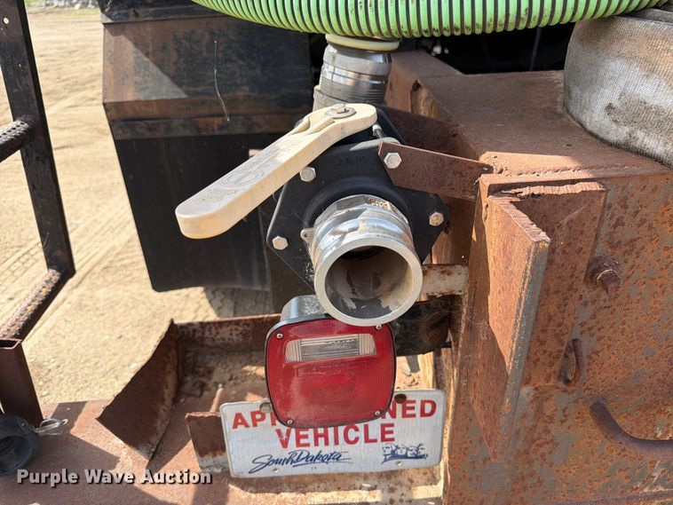 image for item FK0230 1984 International 2575 tank truck