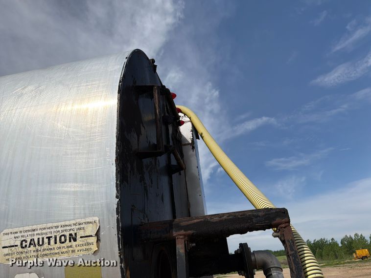 image for item FK0230 1984 International 2575 tank truck
