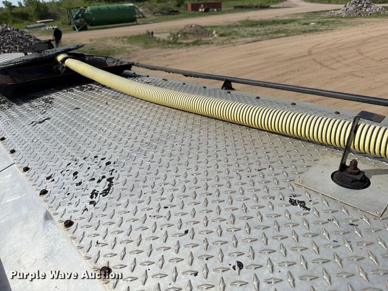 image for item FK0230 1984 International 2575 tank truck