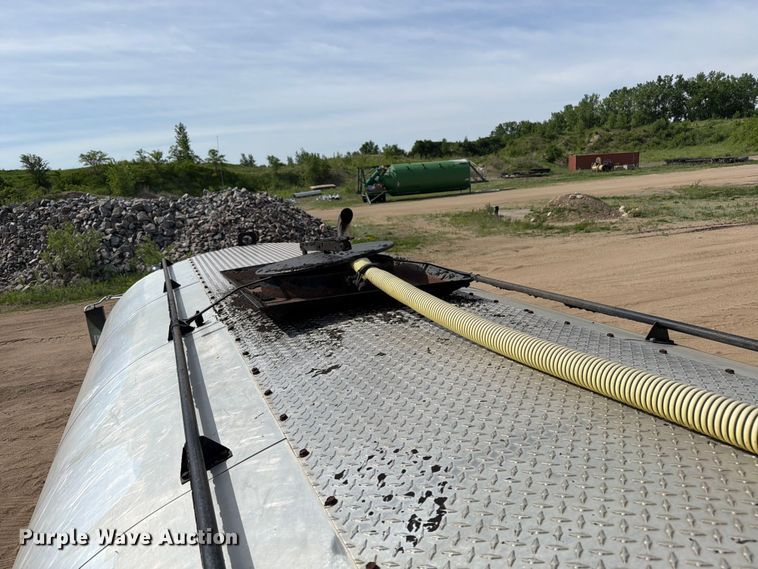 image for item FK0230 1984 International 2575 tank truck