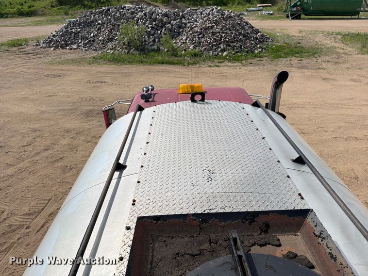 image for item FK0230 1984 International 2575 tank truck