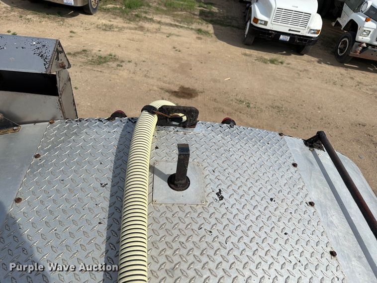 image for item FK0230 1984 International 2575 tank truck
