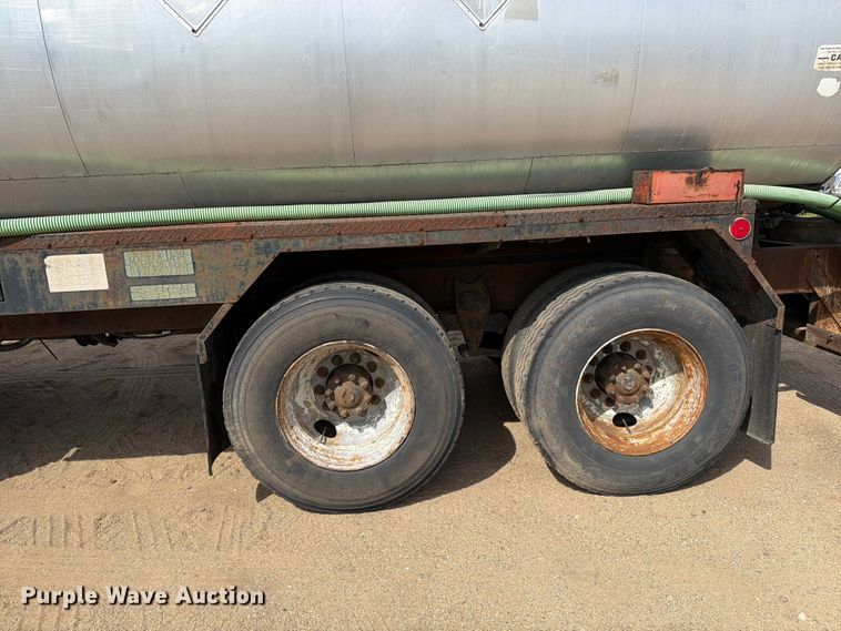 image for item FK0230 1984 International 2575 tank truck