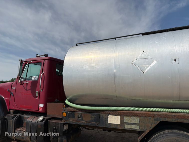 image for item FK0230 1984 International 2575 tank truck