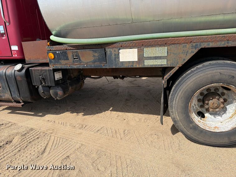 image for item FK0230 1984 International 2575 tank truck