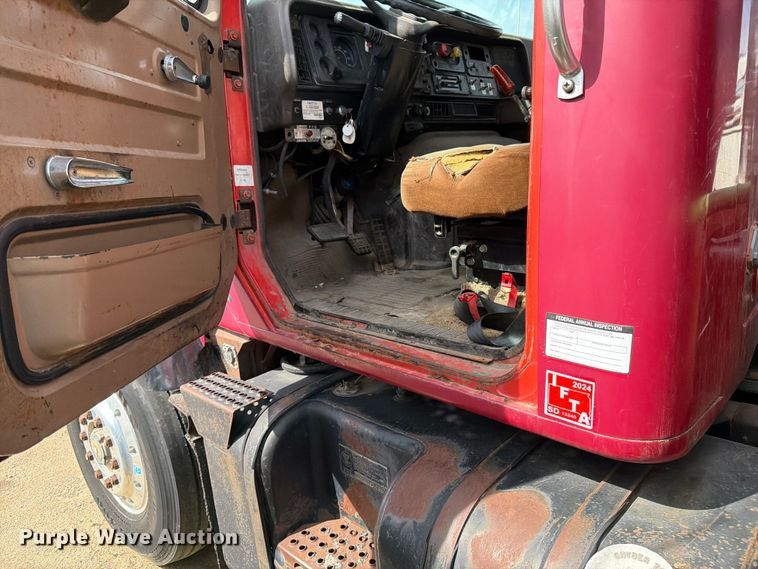image for item FK0230 1984 International 2575 tank truck