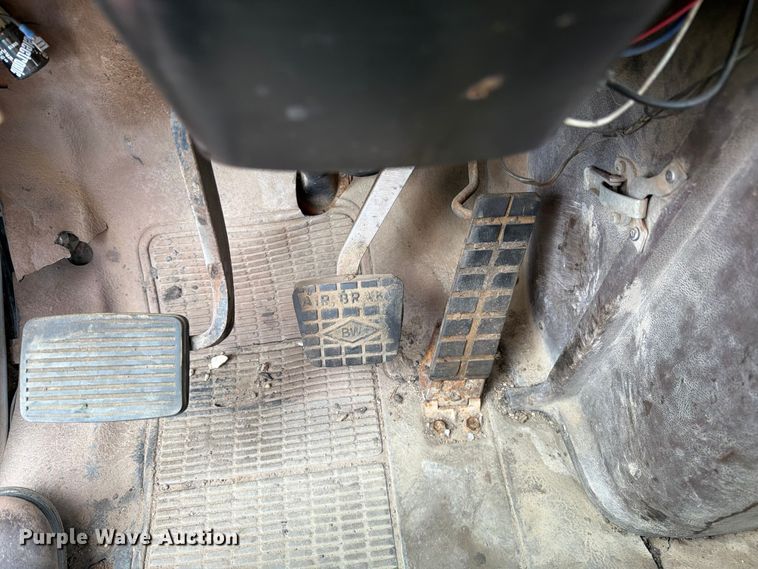 image for item FK0230 1984 International 2575 tank truck