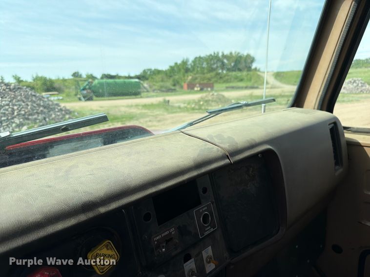 image for item FK0230 1984 International 2575 tank truck