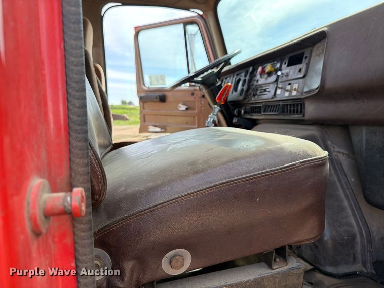 image for item FK0230 1984 International 2575 tank truck