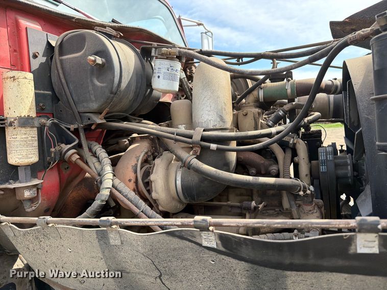 image for item FK0230 1984 International 2575 tank truck