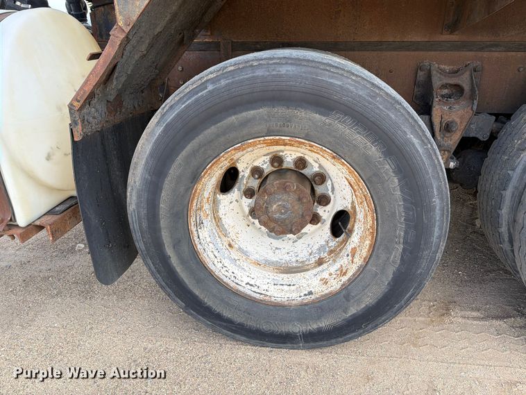 image for item FK0230 1984 International 2575 tank truck